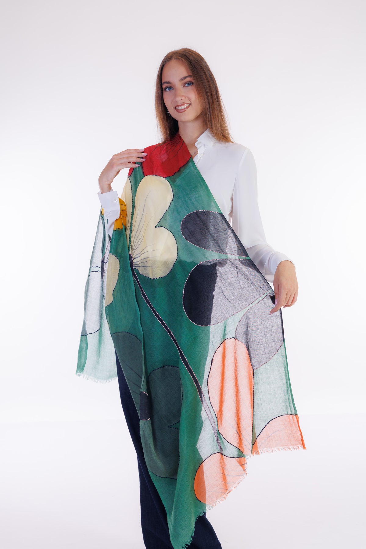 Foulard lana ricamato a mano