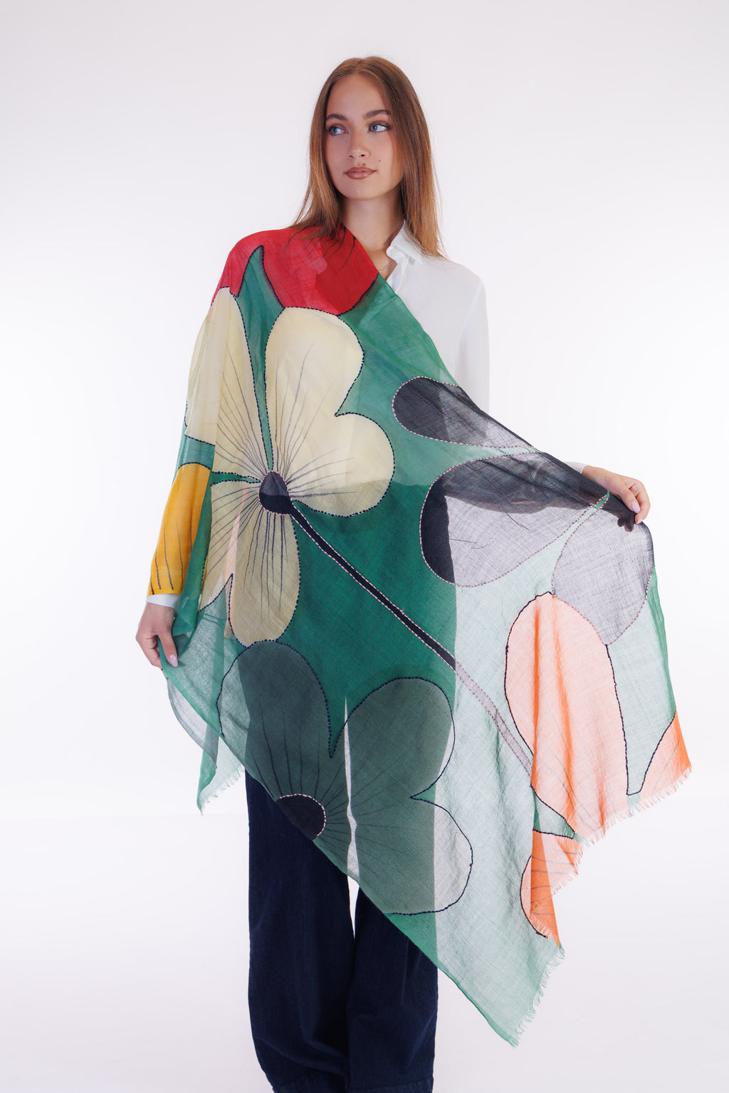 Foulard lana ricamato a mano