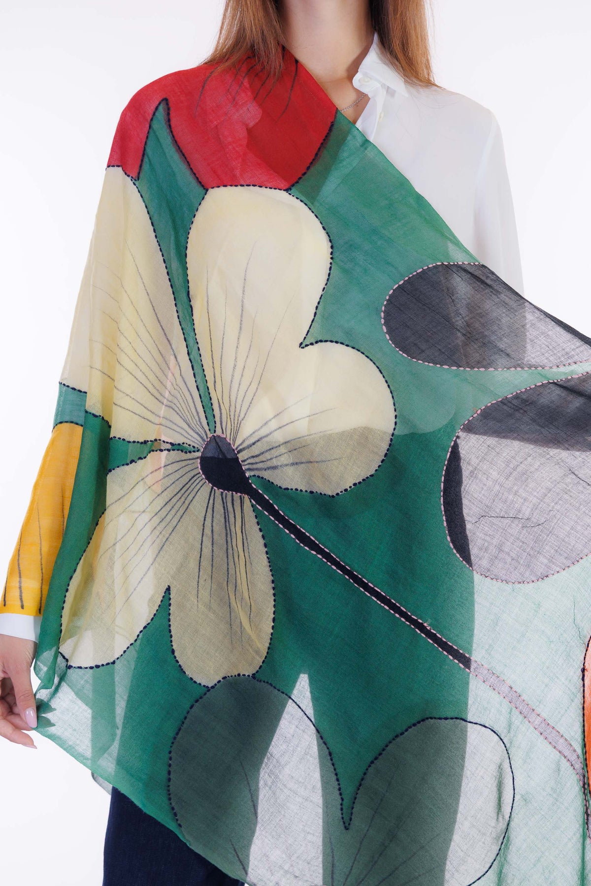 Foulard lana ricamato a mano