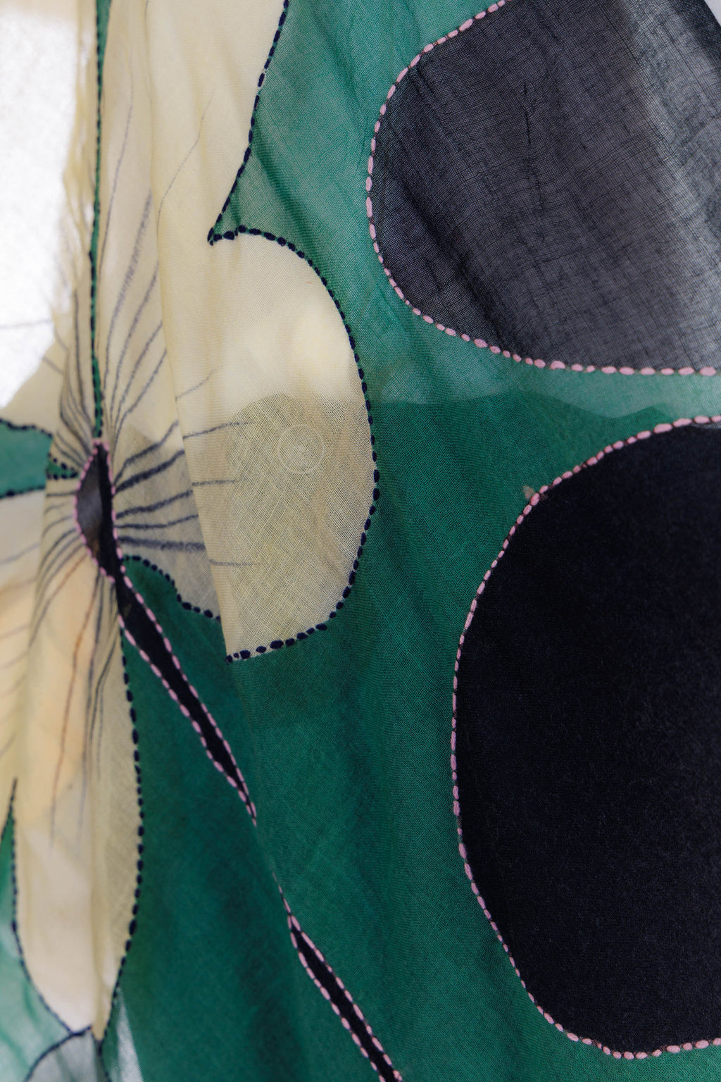 Foulard lana ricamato a mano