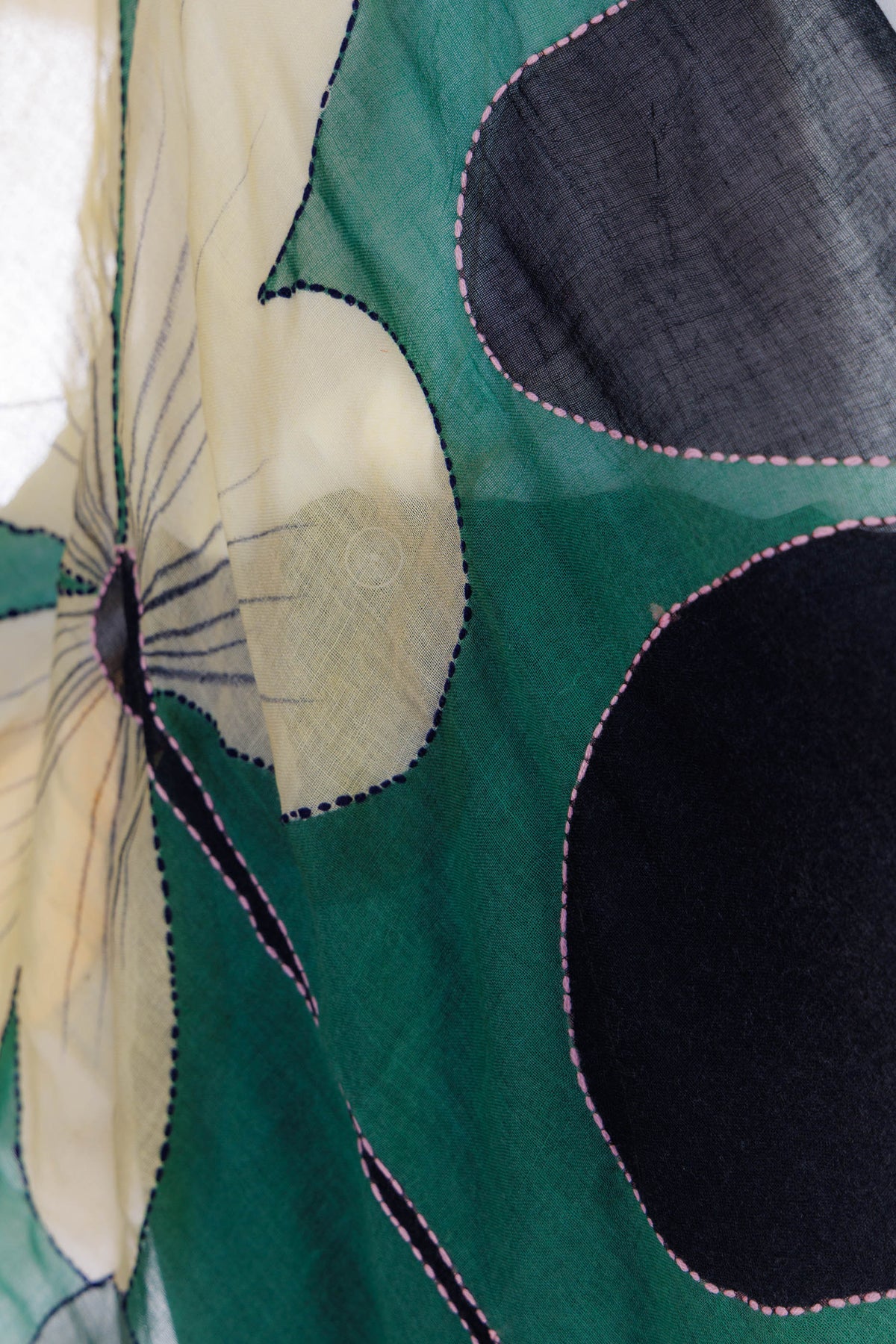 Foulard lana ricamato a mano