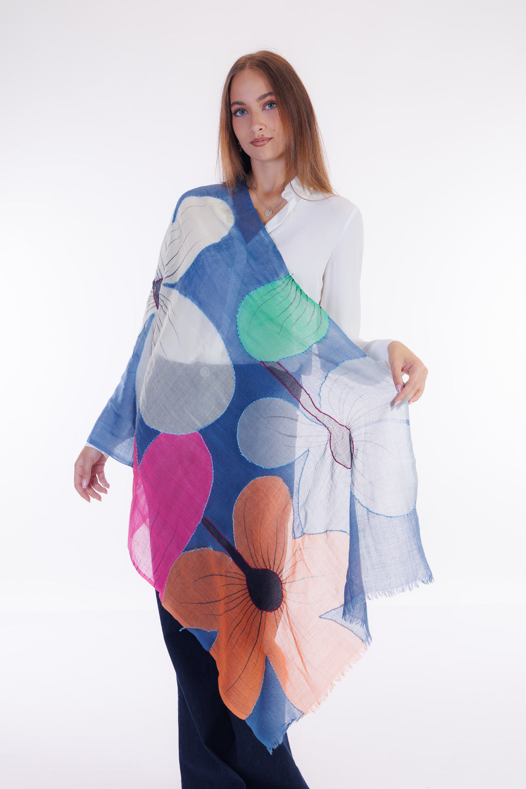 Foulard lana ricamato a mano