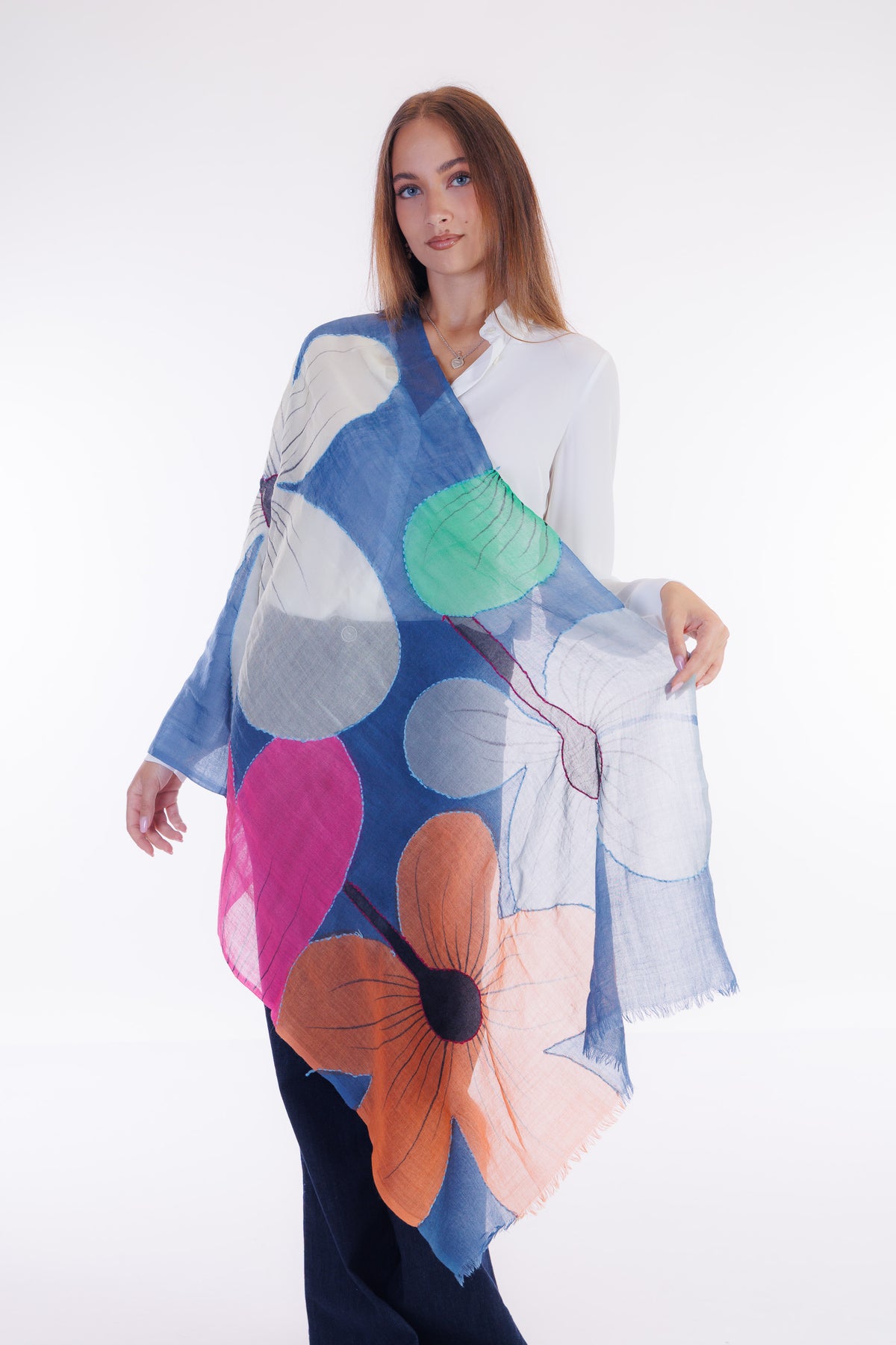 Foulard lana ricamato a mano