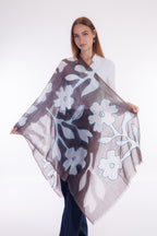 Foulard lana ricamato a mano