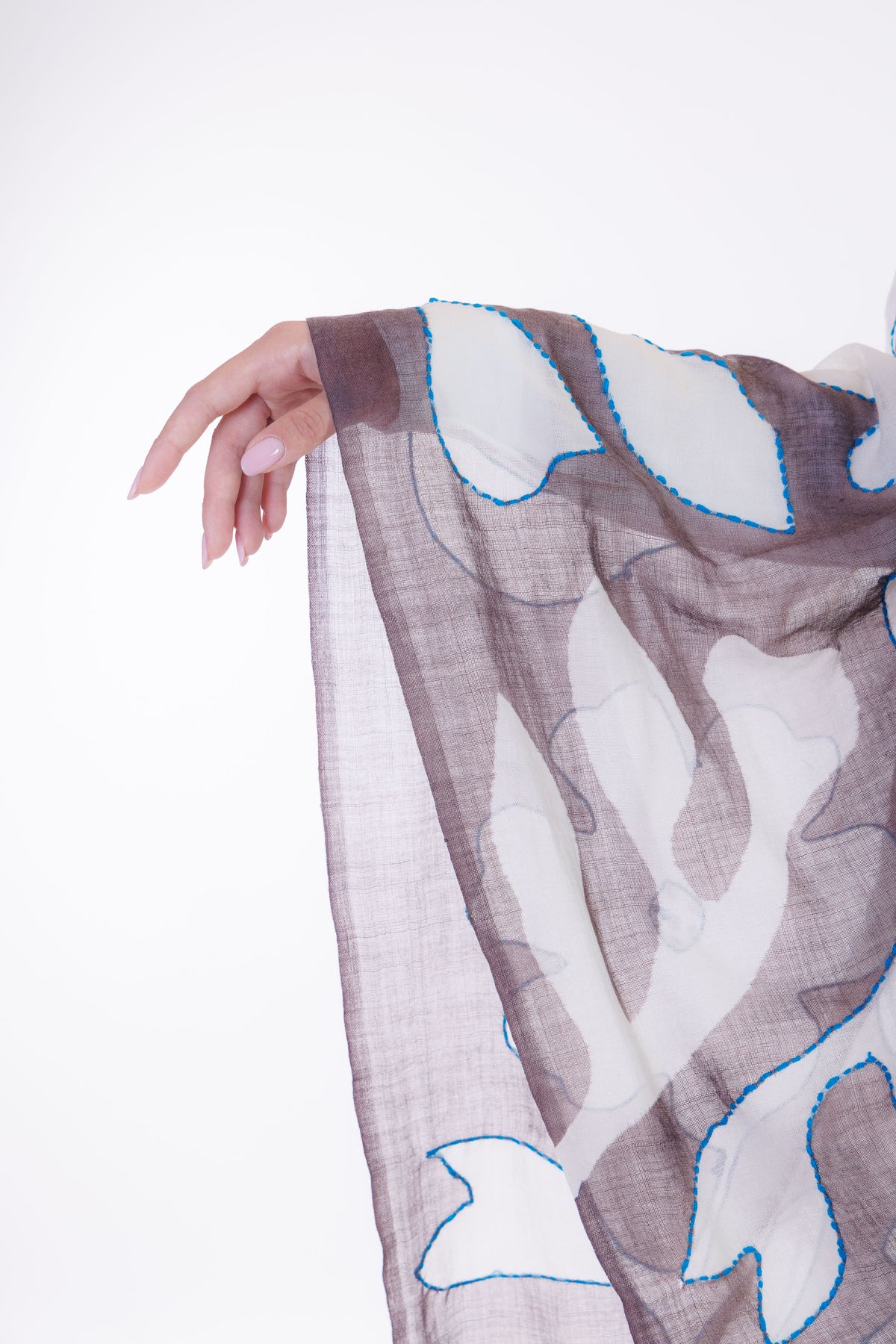 Foulard lana ricamato a mano