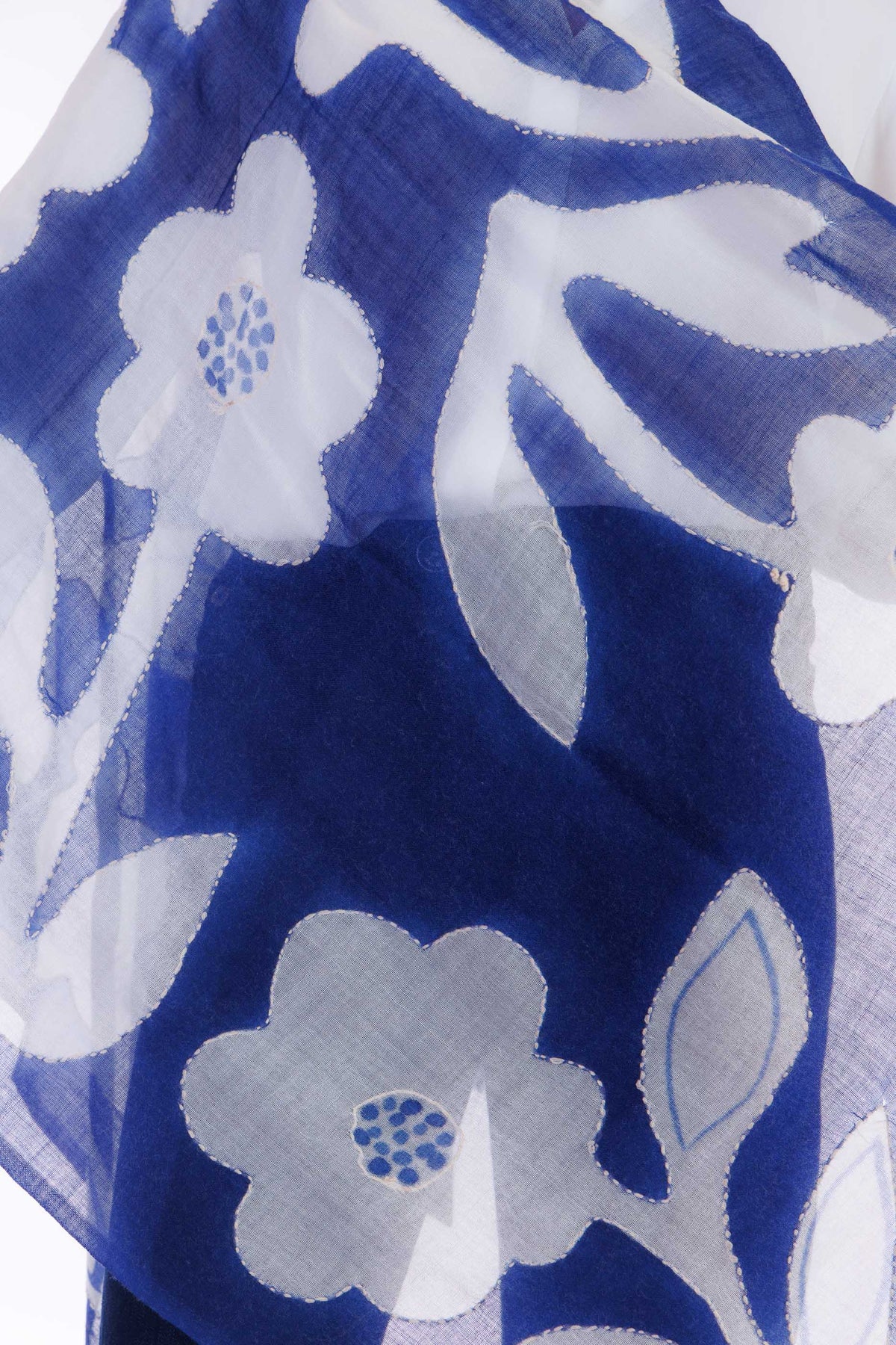 Foulard lana ricamato a mano