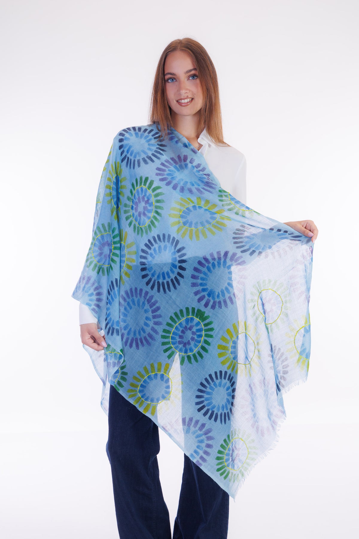 Foulard lana ricamato a mano