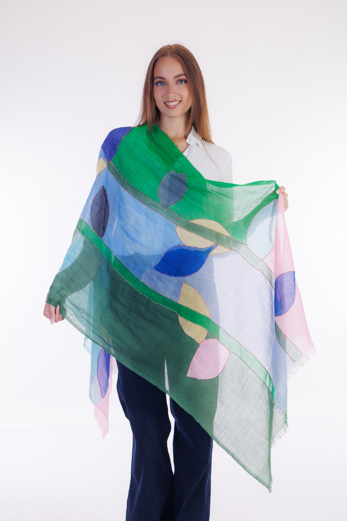Foulard lana ricamato a mano