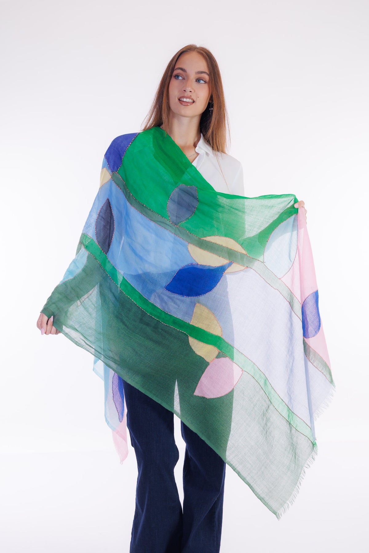 Foulard lana ricamato a mano