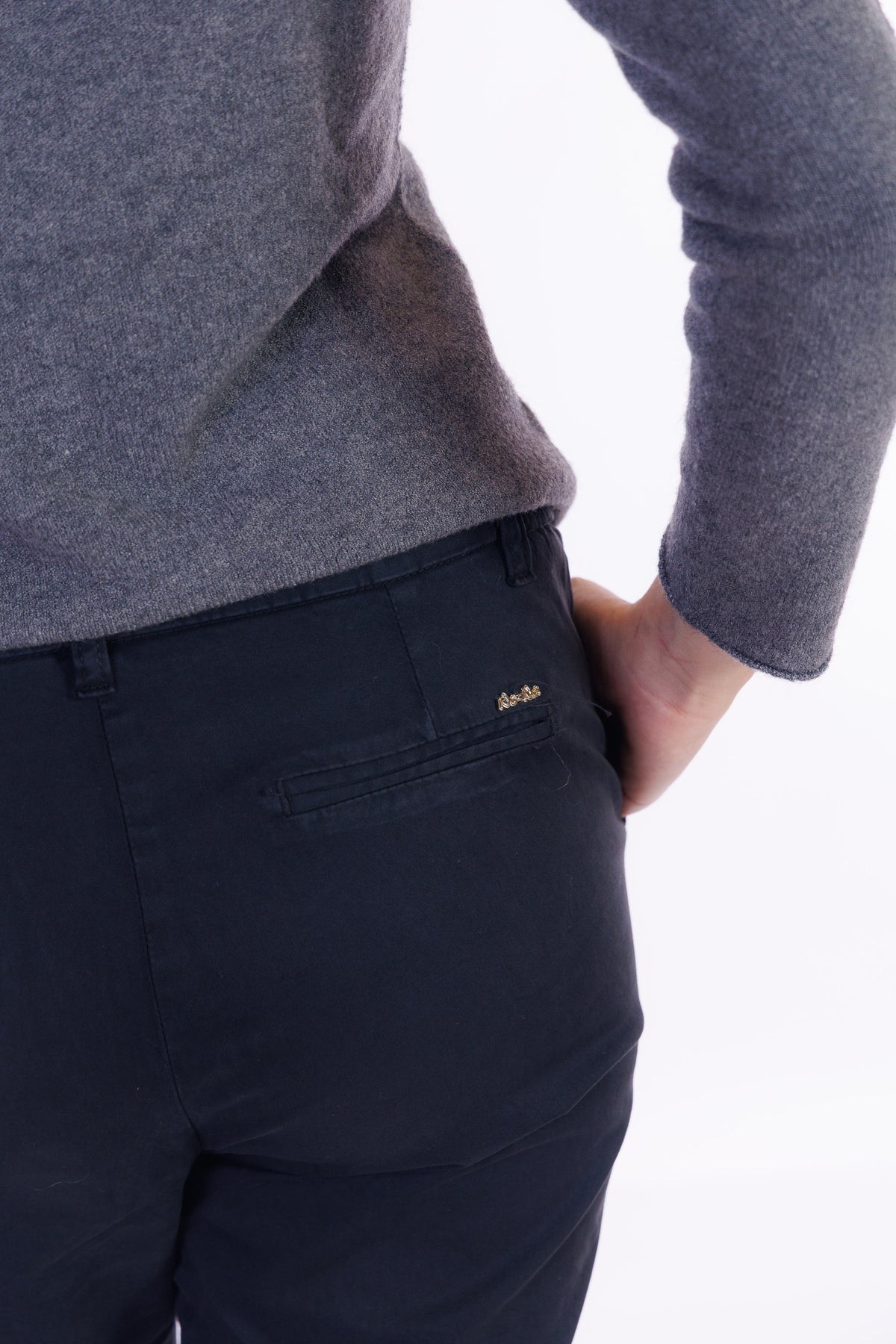 Pantalone chinos elastico lato