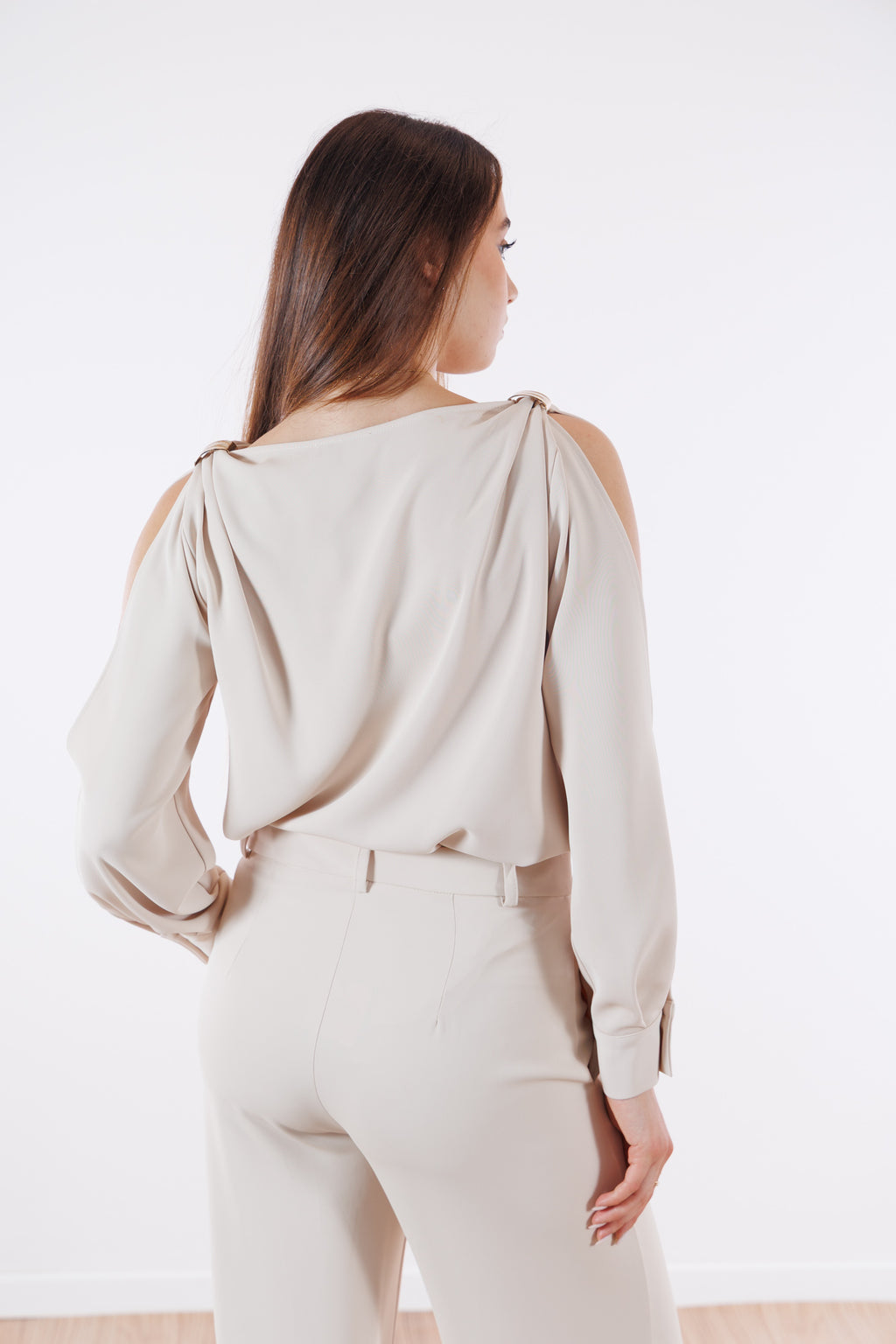 Blusa fluida anelli dorati