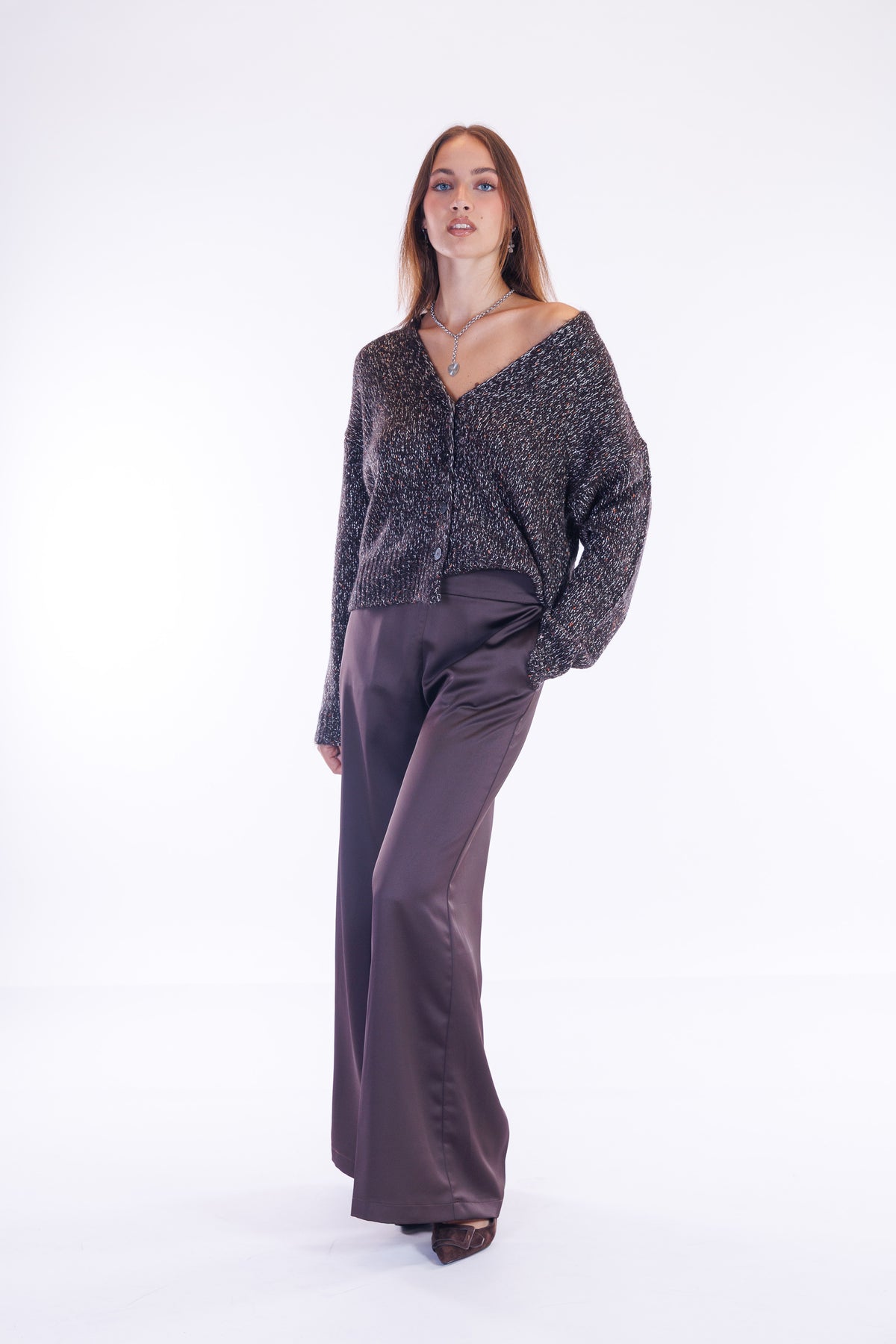 Pantalone largo raso