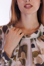 Blusa fantasia collo ad anello