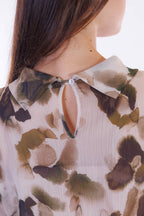 Blusa fantasia collo ad anello