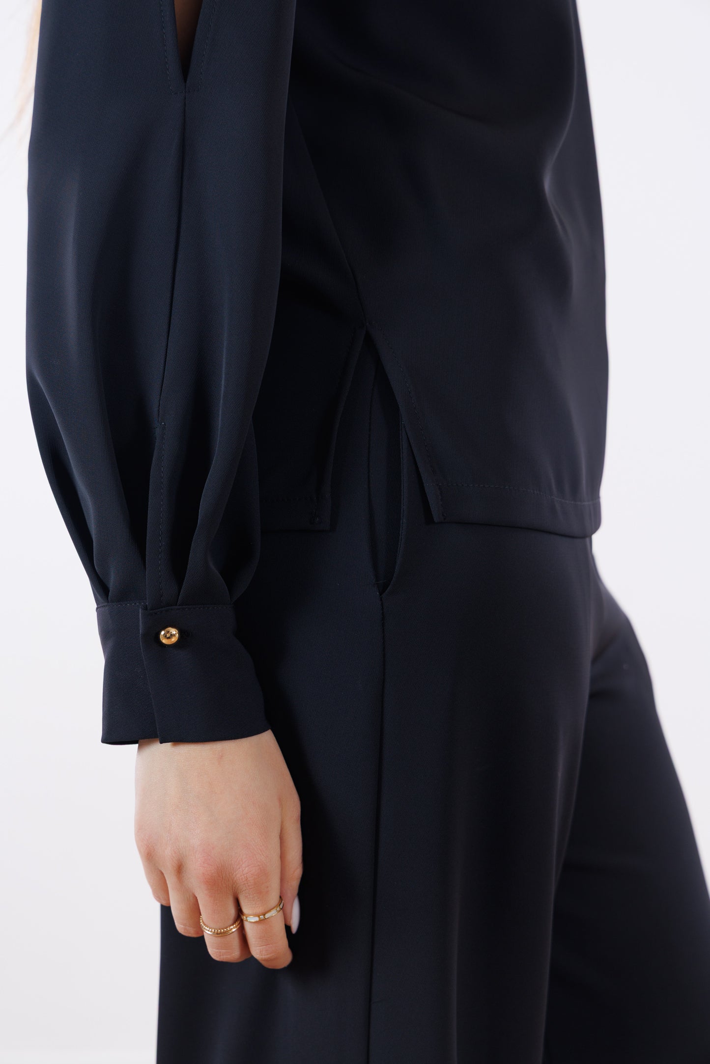 Blusa fluida anelli dorati