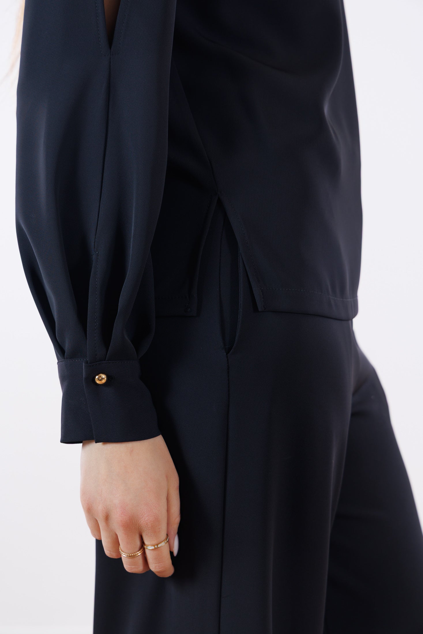 Blusa fluida anelli dorati