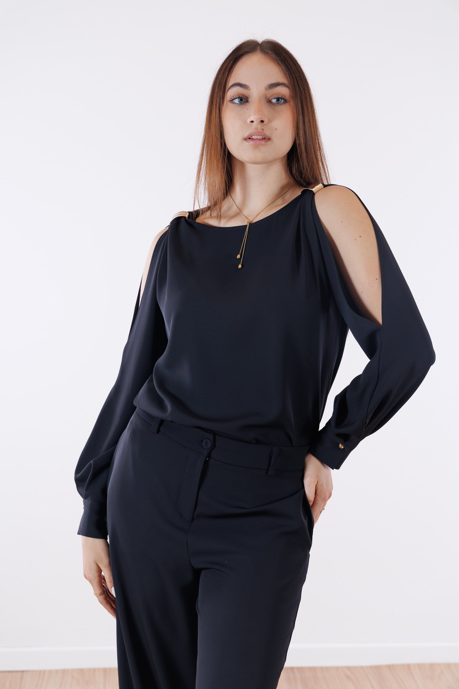 Blusa fluida anelli dorati