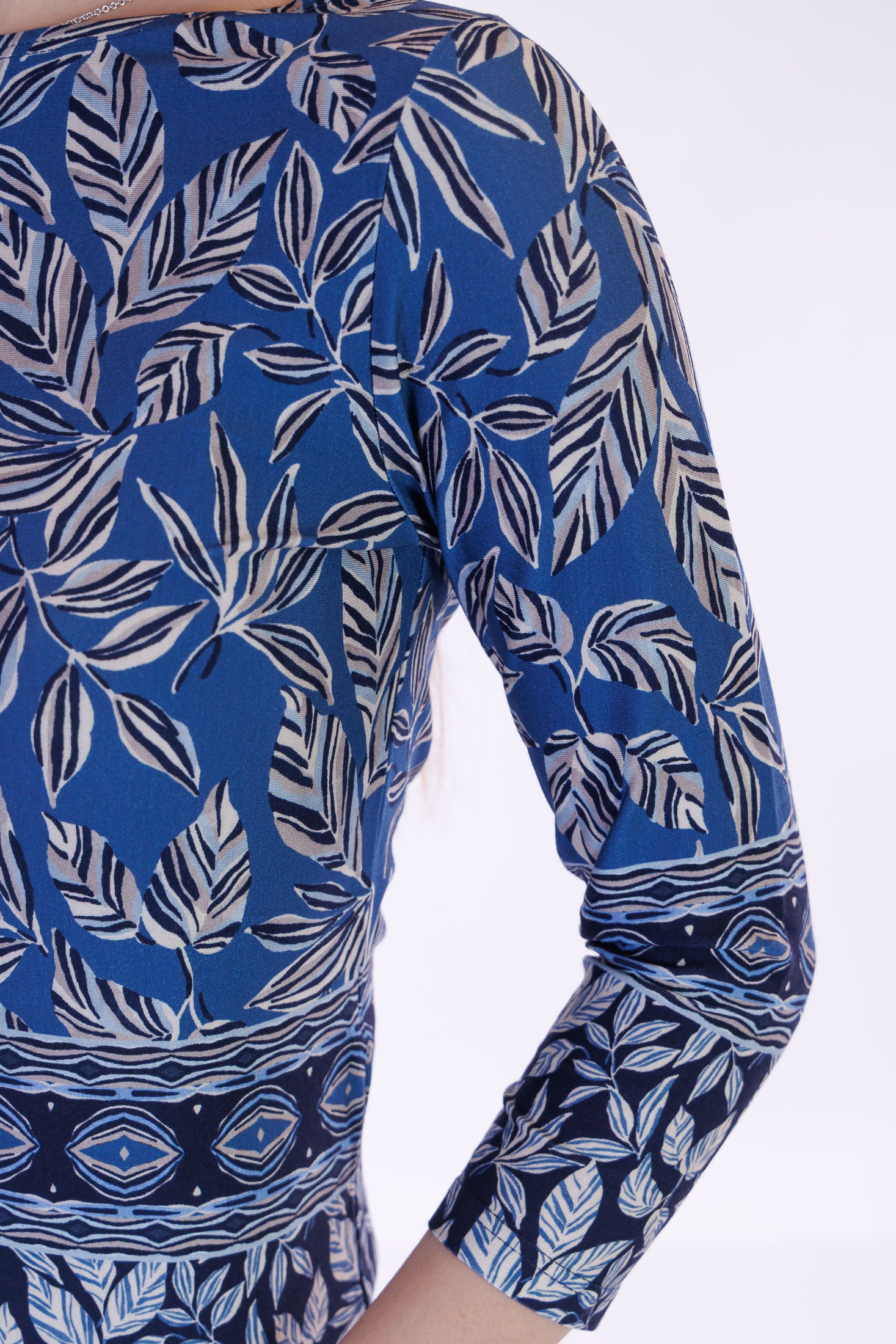 Maglia fantasia foglie