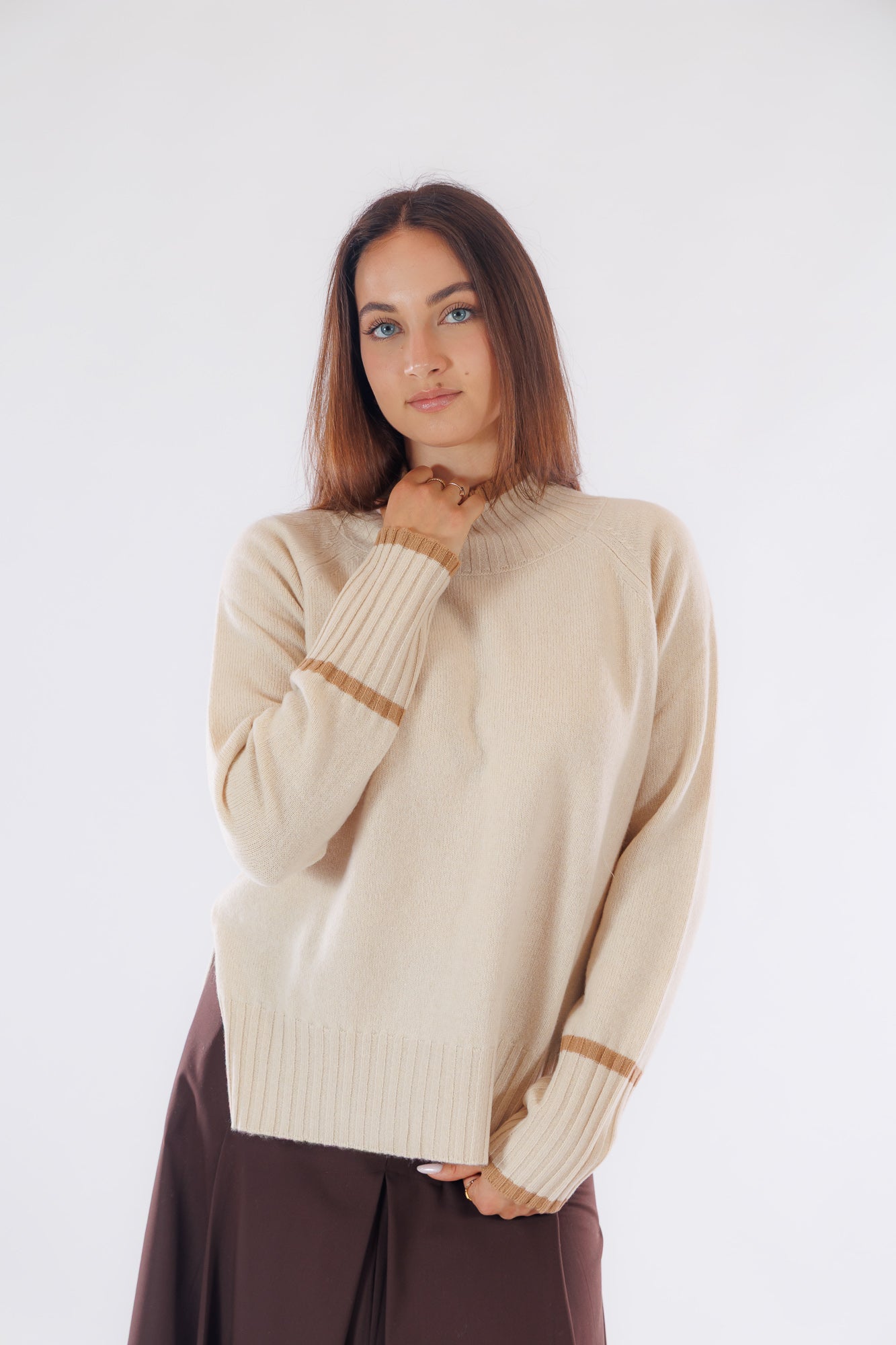 Maglia collo in piedi bordi a contrasto