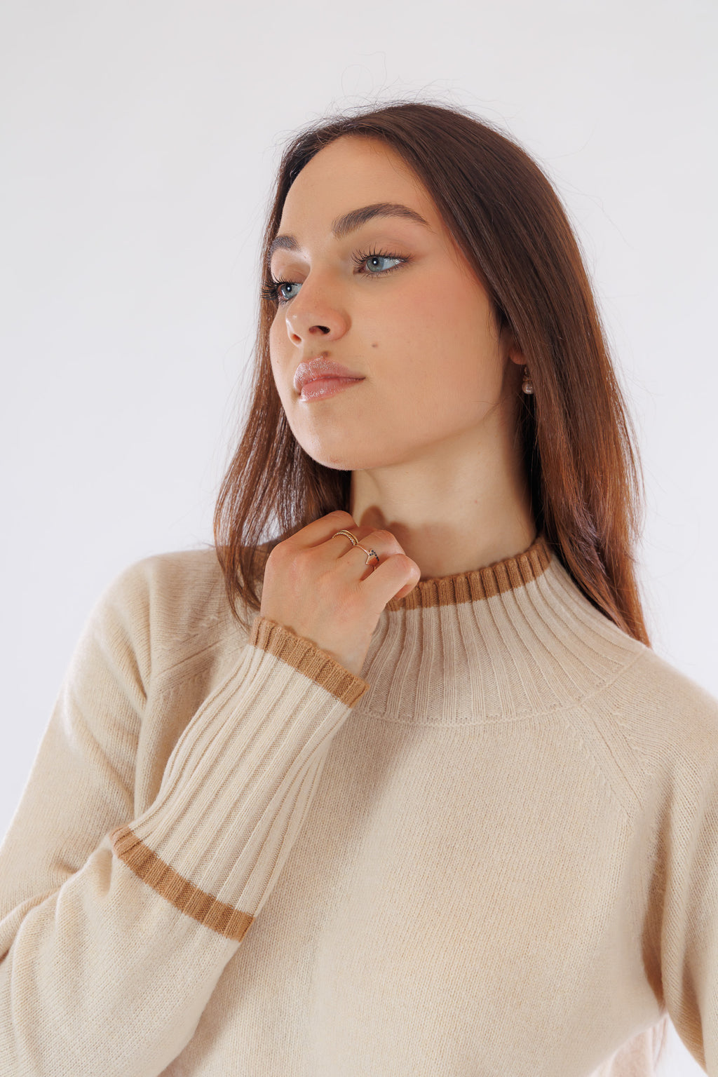 Maglia collo in piedi bordi a contrasto