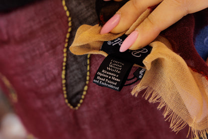 Sciarpa ricamata e dipinta a mano