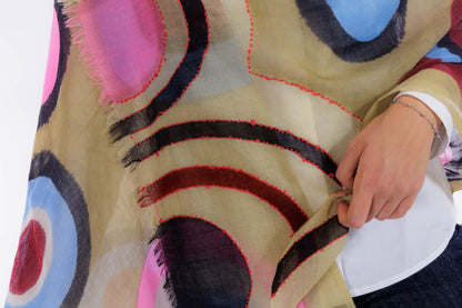 Sciarpa ricamata e dipinta a mano