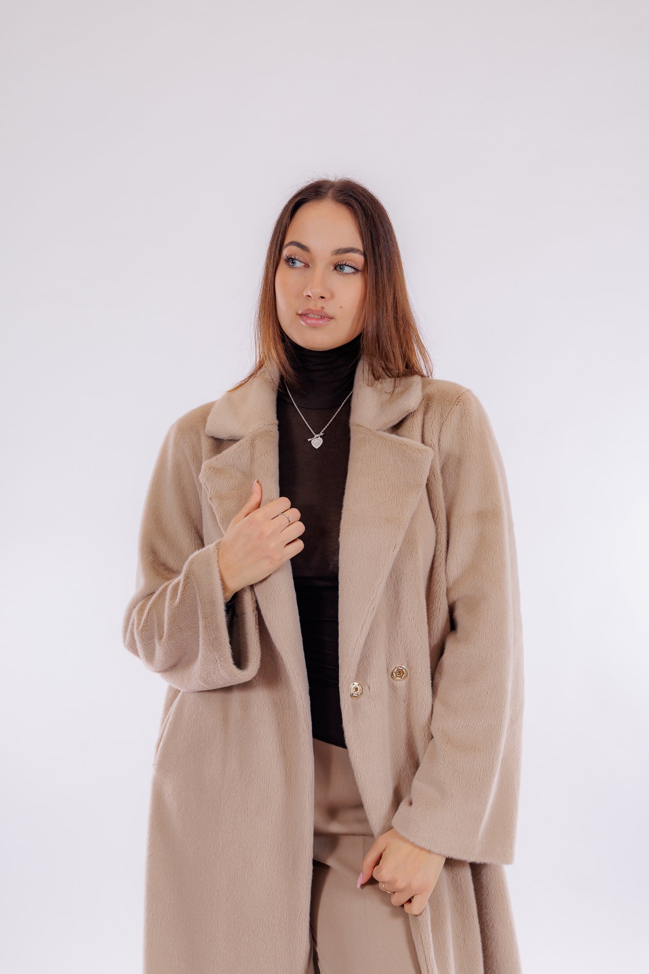 Cappotto eco pelliccia lunga