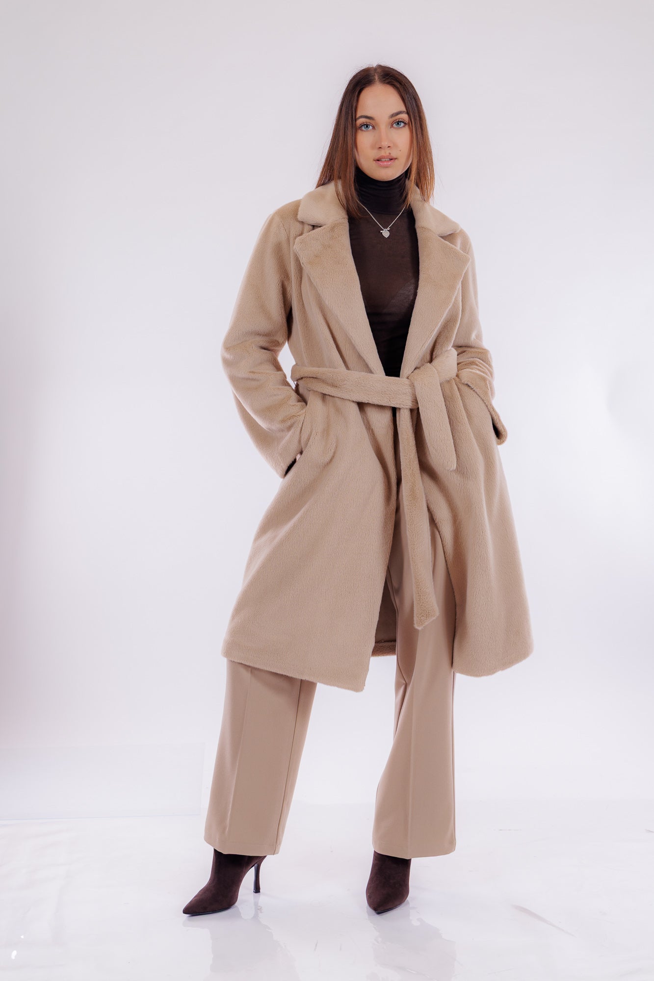 Cappotto eco pelliccia lunga