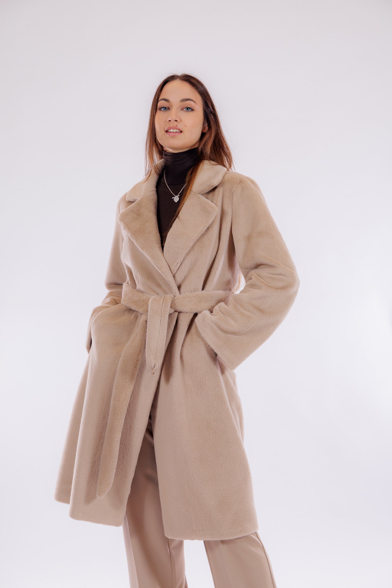 Cappotto eco pelliccia lunga