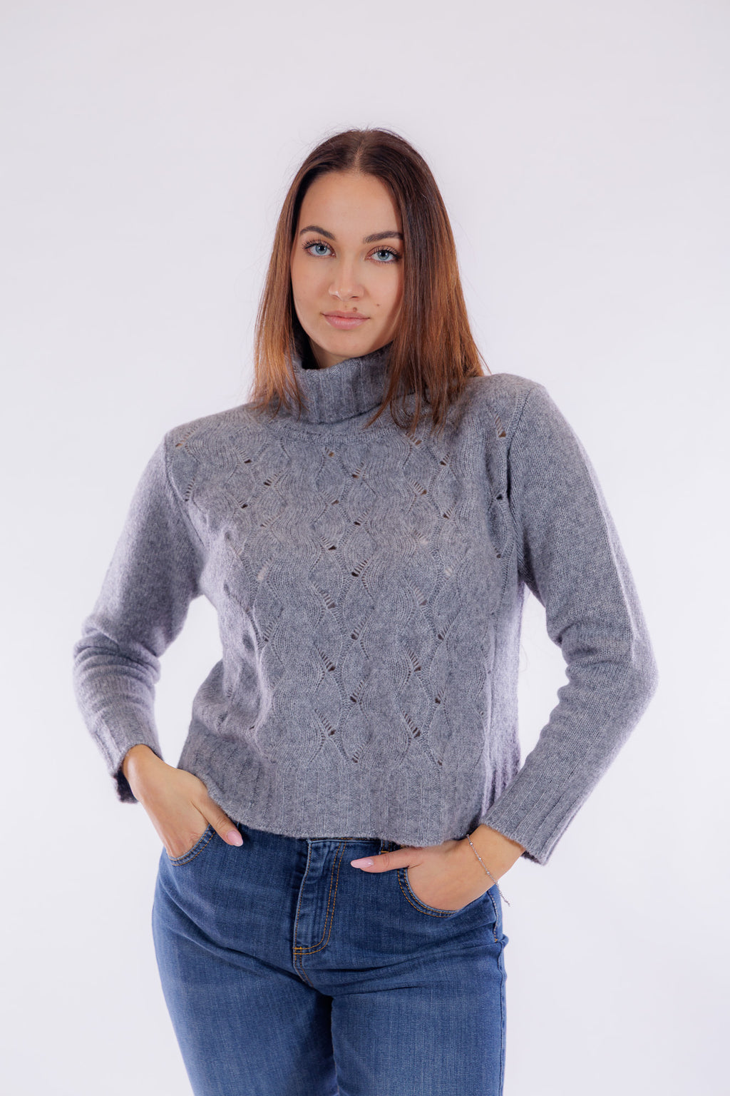 Maglia collo alto e trecce