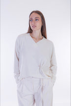Maglia scollo V spilla
