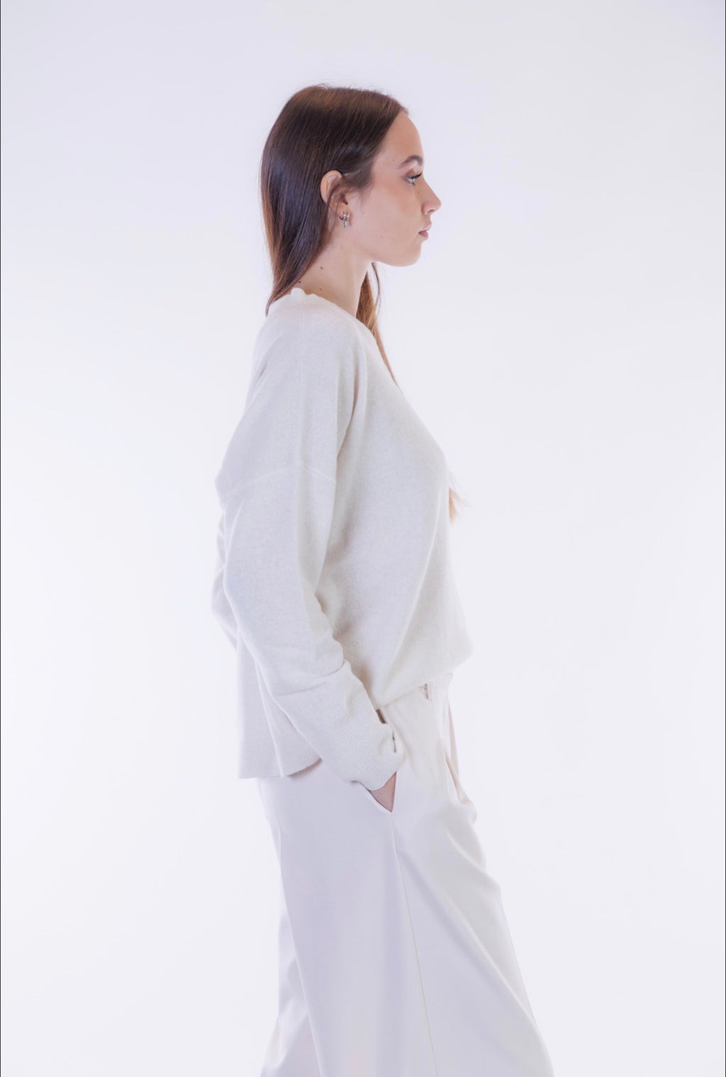 Maglia scollo V spilla