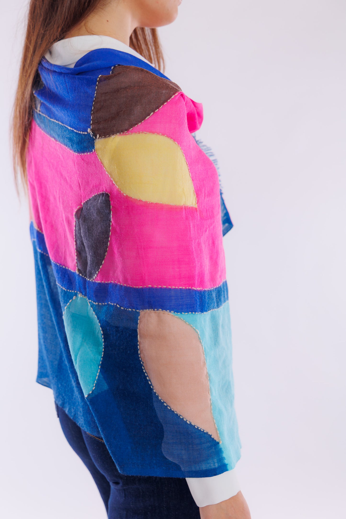 Sciarpa ricamata e dipinta a mano