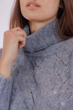 Maglia collo alto e trecce