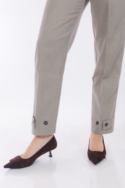Pantalone gabardina con bottone