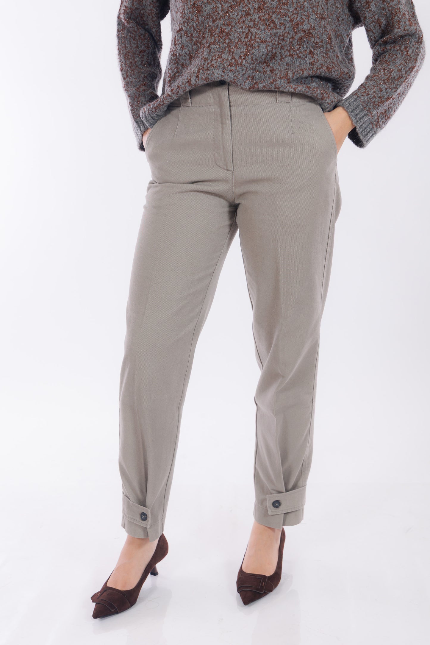 Pantalone gabardina con bottone