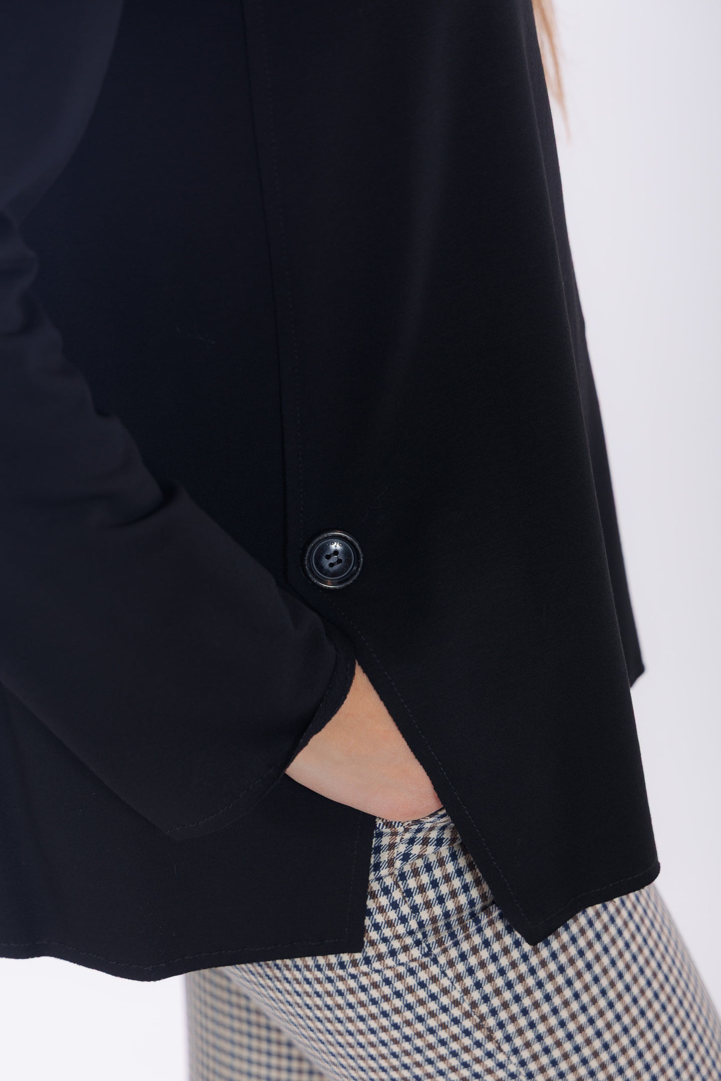 Maglia bottoni e spacchetti