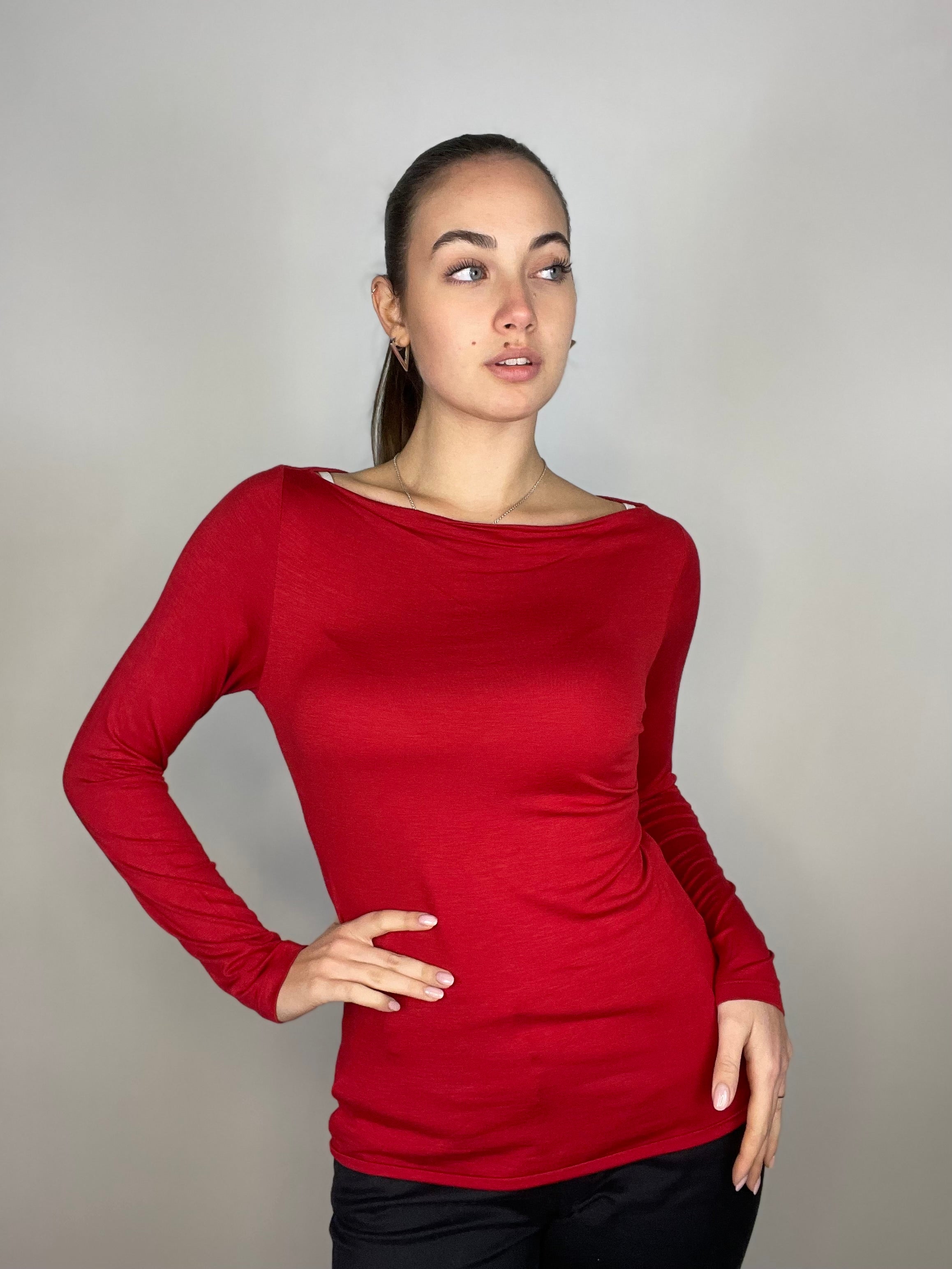 Maglia basic scollo barchetta