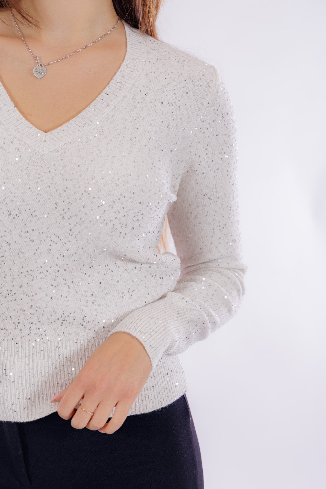 Maglia scollo V micro paillettes