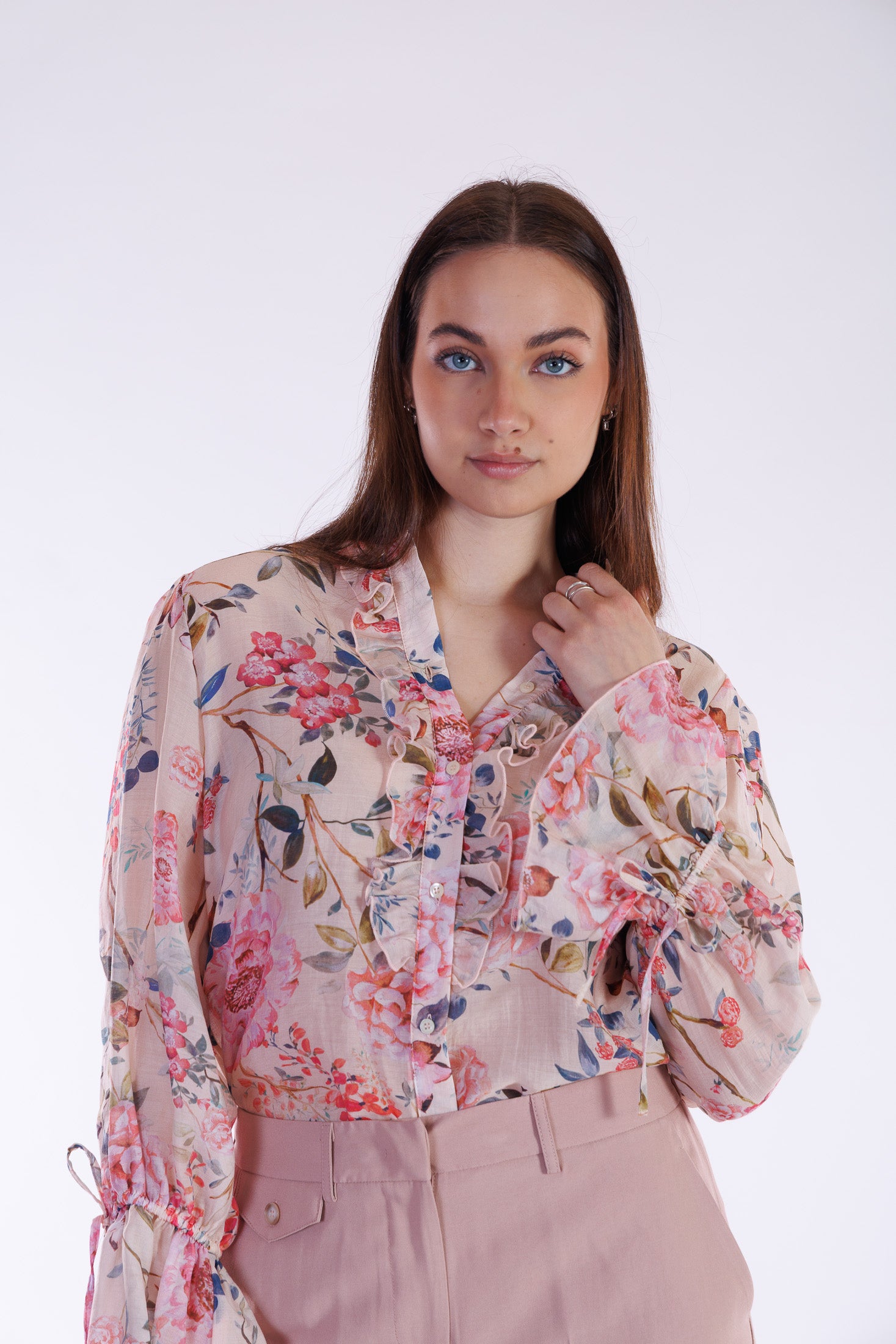 Camicia floreale con rouches