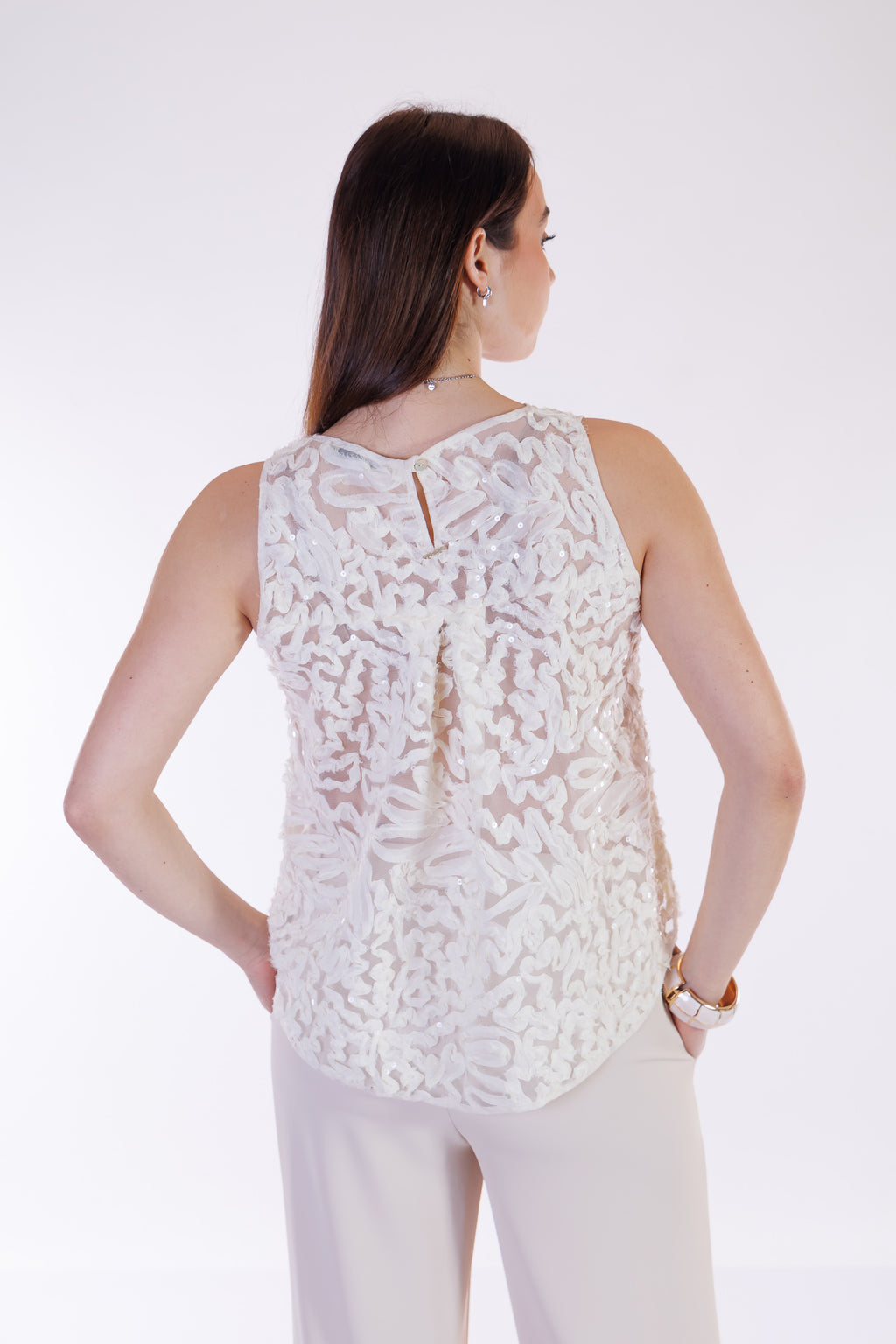 Top ricami e paillettes