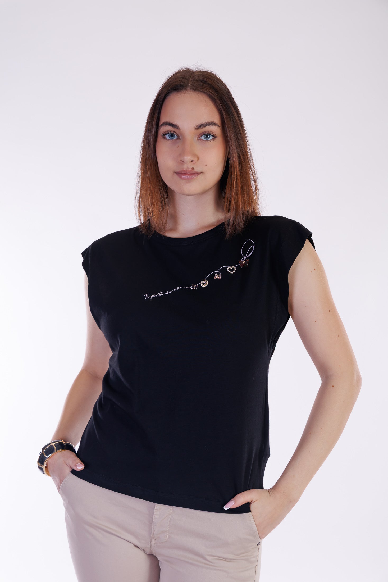 T-shirt scritta e charms