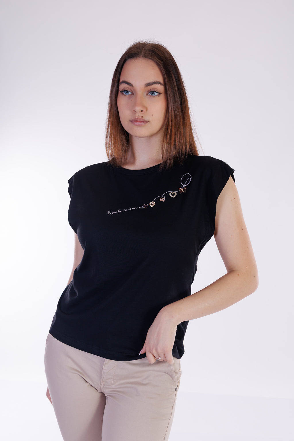 T-shirt scritta e charms