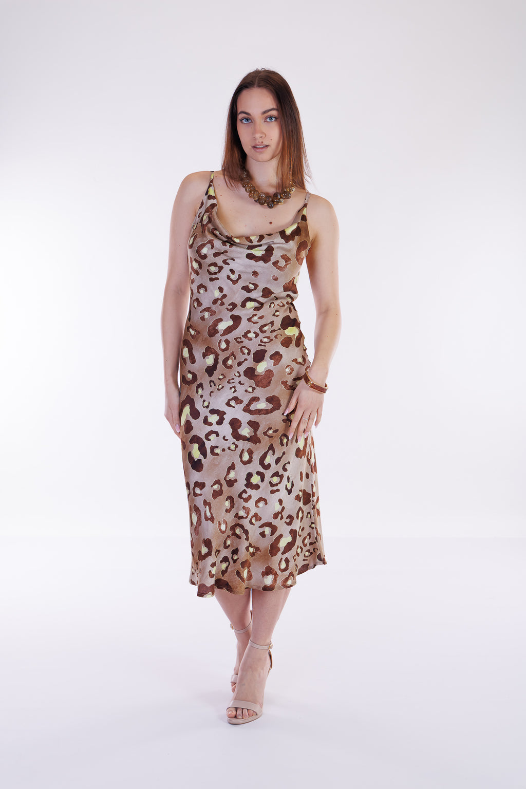 Abito sottoveste con collana