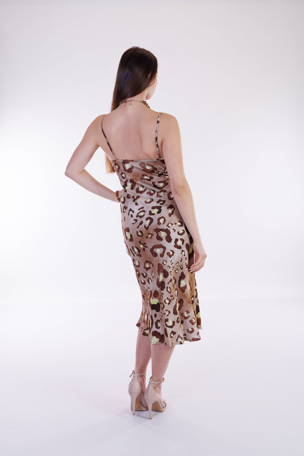 Abito sottoveste con collana