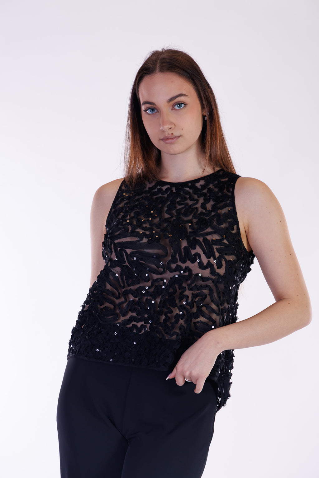Top ricami e paillettes