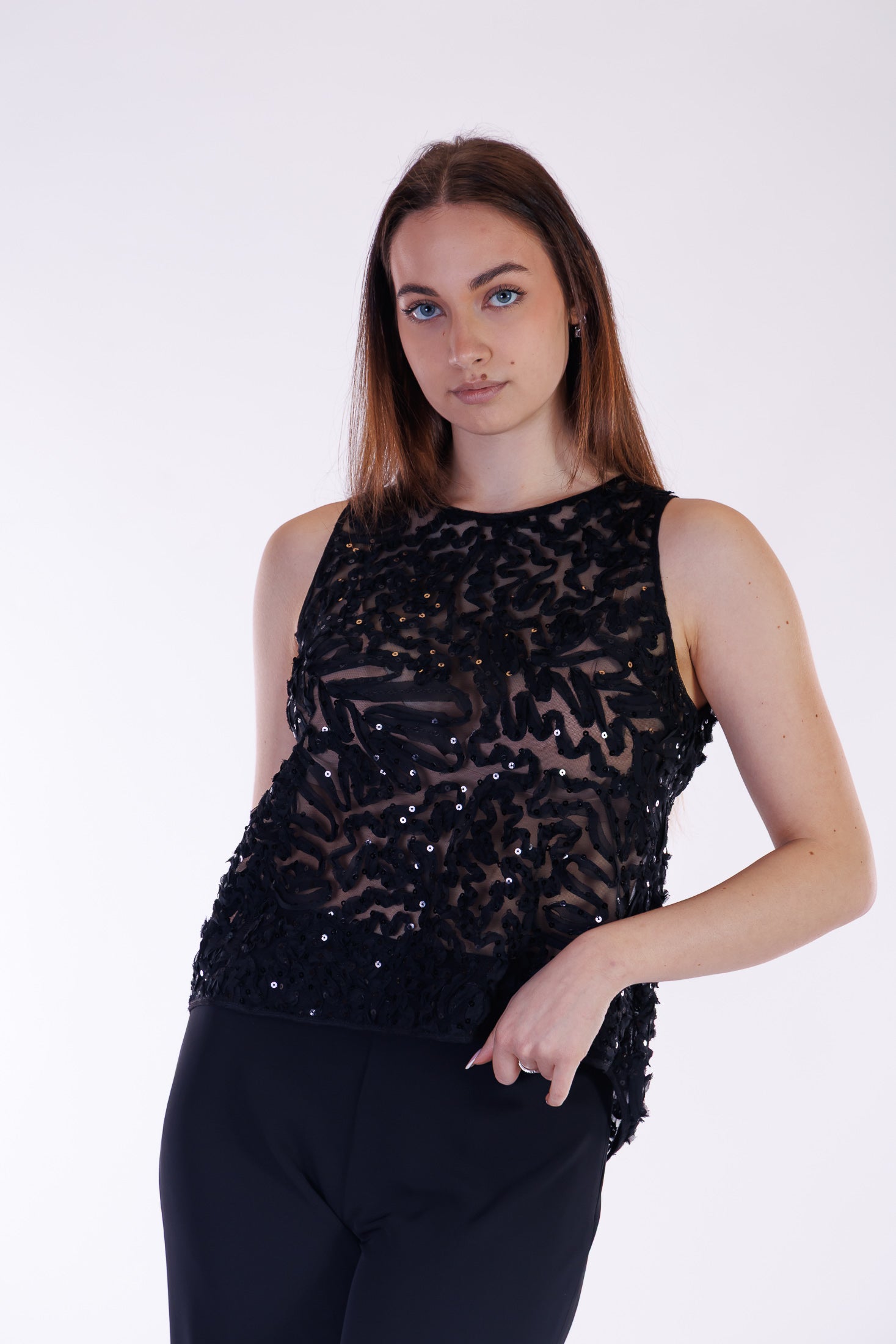 Top ricami e paillettes