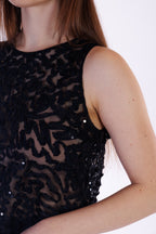 Top ricami e paillettes