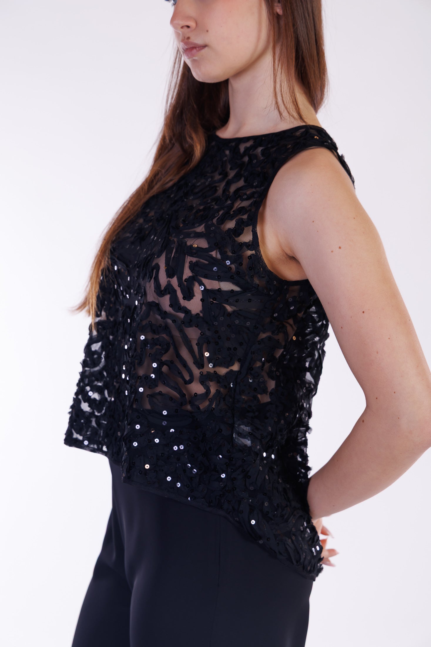 Top ricami e paillettes