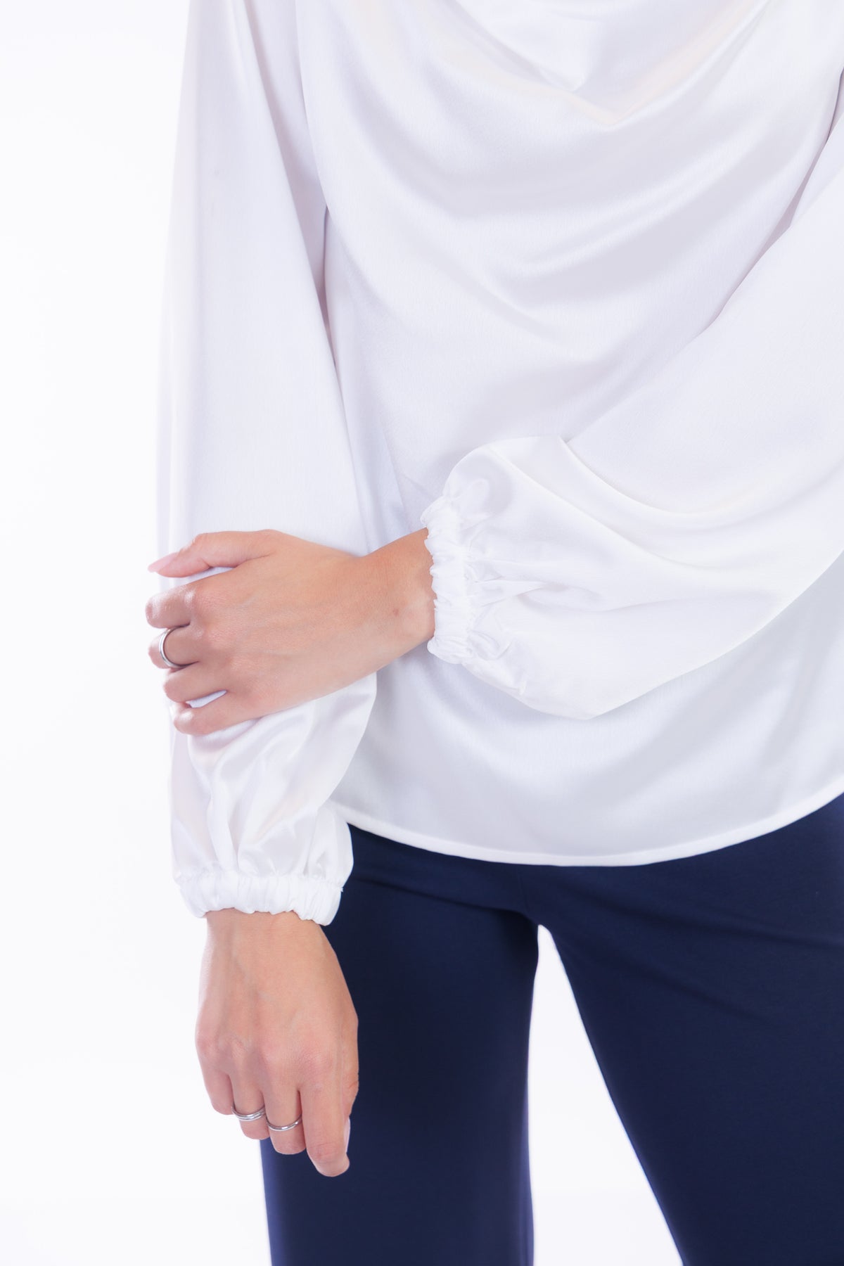 Blusa raso scollo morbido
